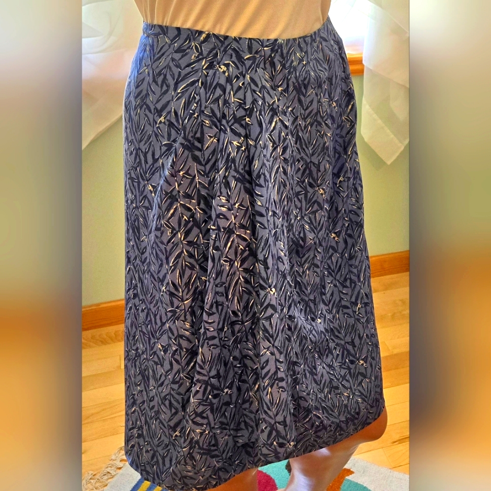 Liz Claiborne Blue Print Skirt, 100% Silk, Size 12